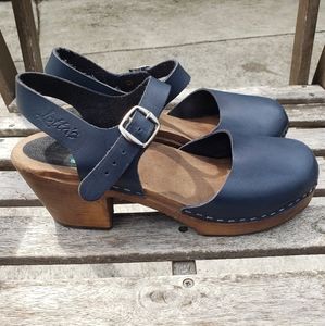 Lotta Navy Highwood Clogs (size 41)